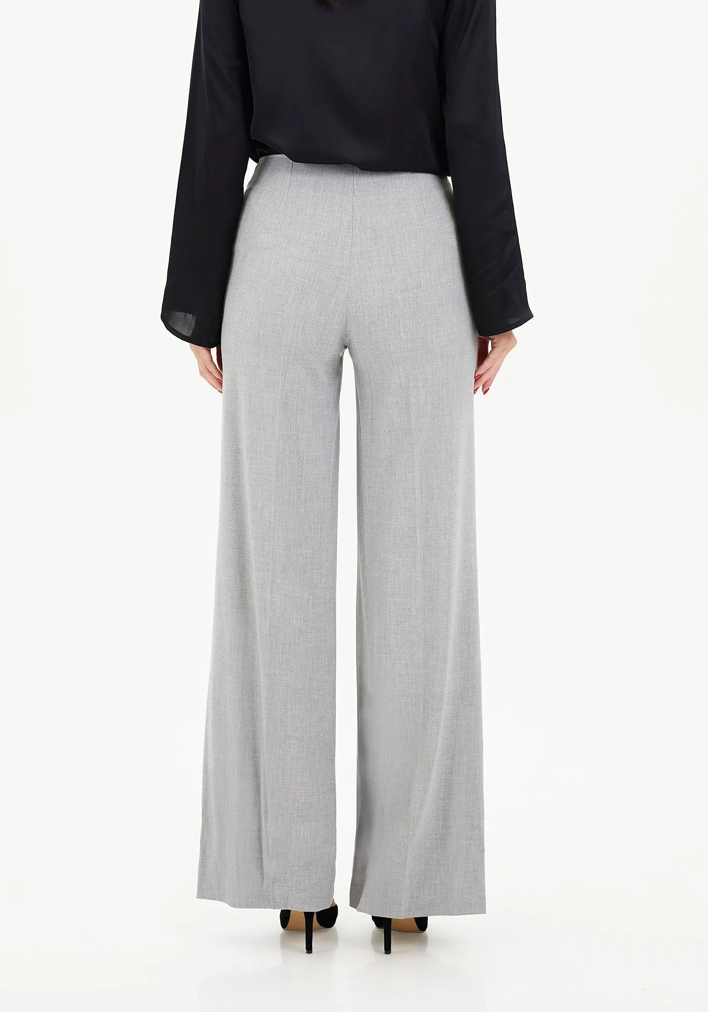 Light Grey Wide-Leg Pants for a Sleek and Stylish Look